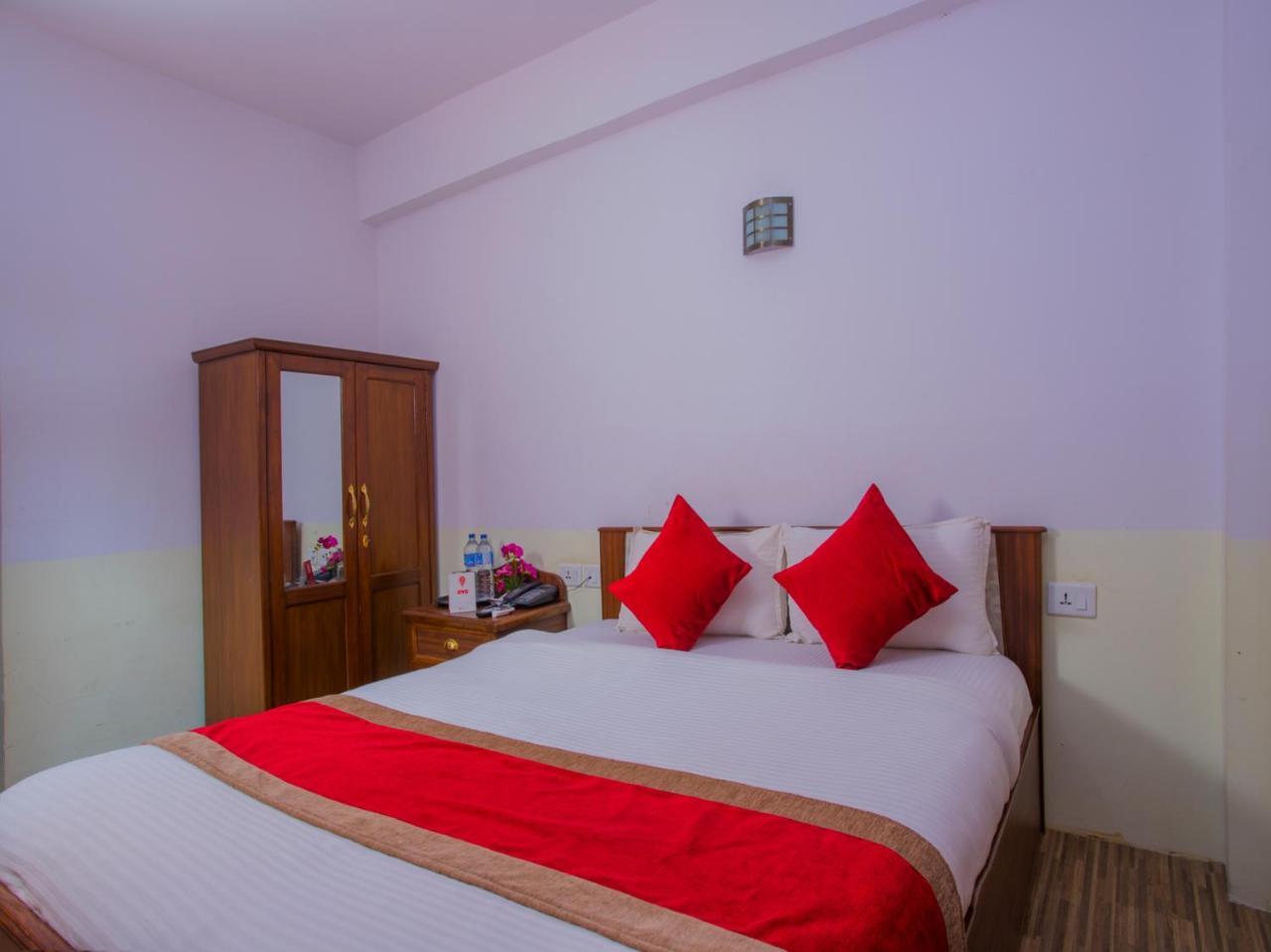 Oyo 255 White Zambala Hotel Kathmandu Exterior foto